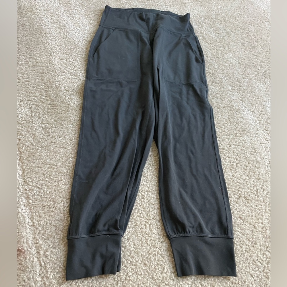 Lululemon align cropped jogger size 4 graphite gray
